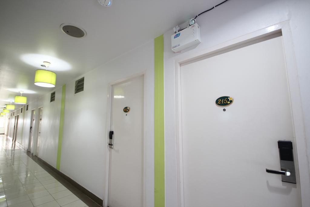 Preme Hostel Bangkok Exterior photo