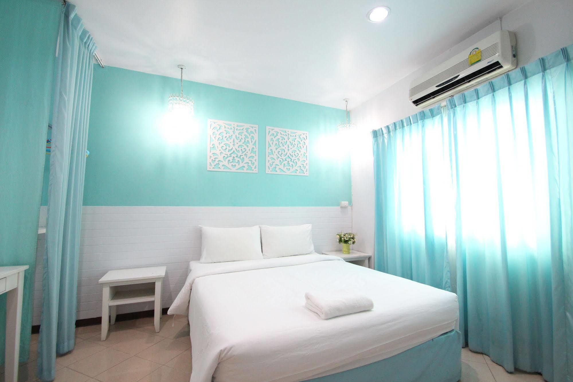 Preme Hostel Bangkok Exterior photo