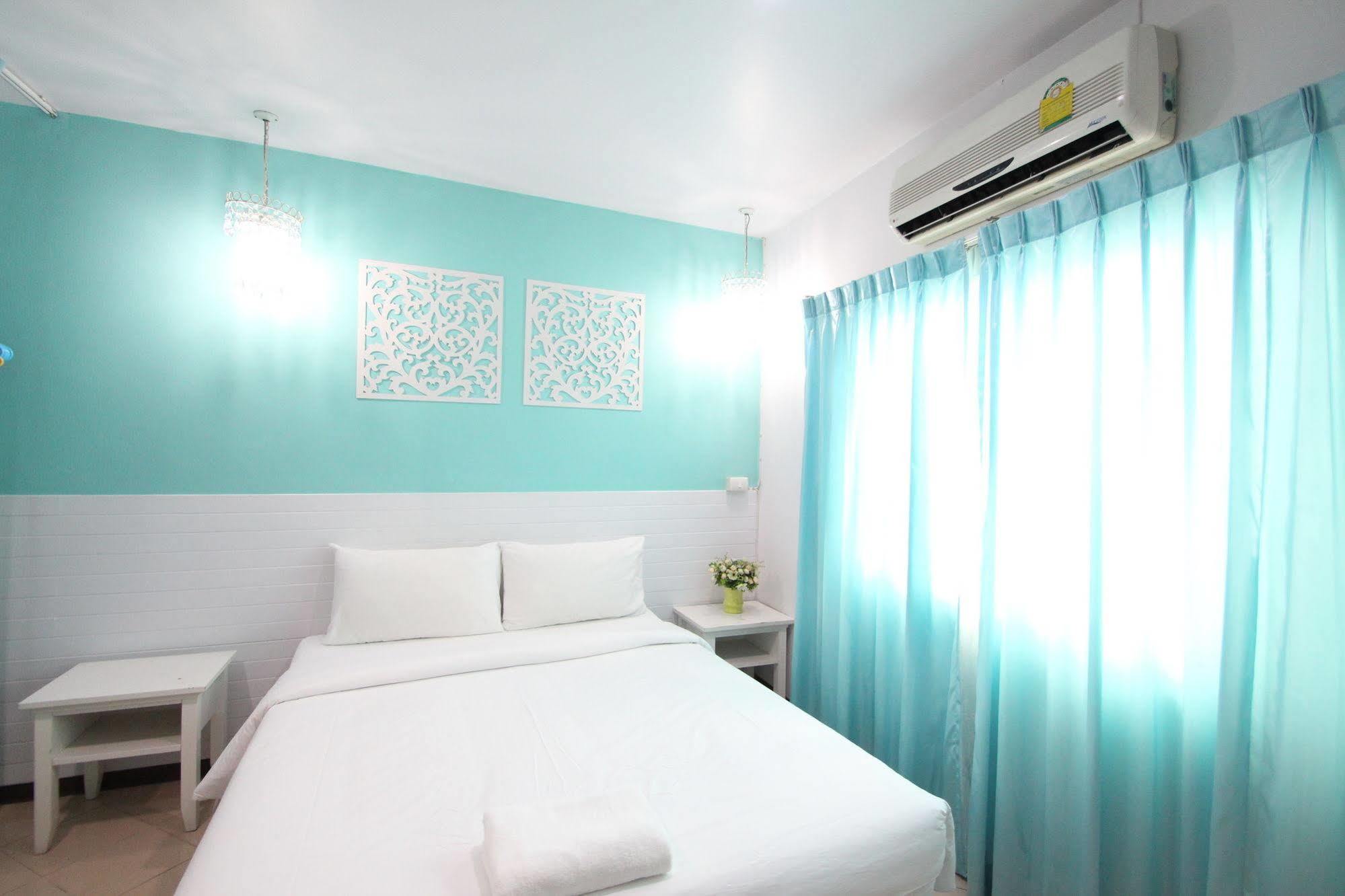 Preme Hostel Bangkok Exterior photo