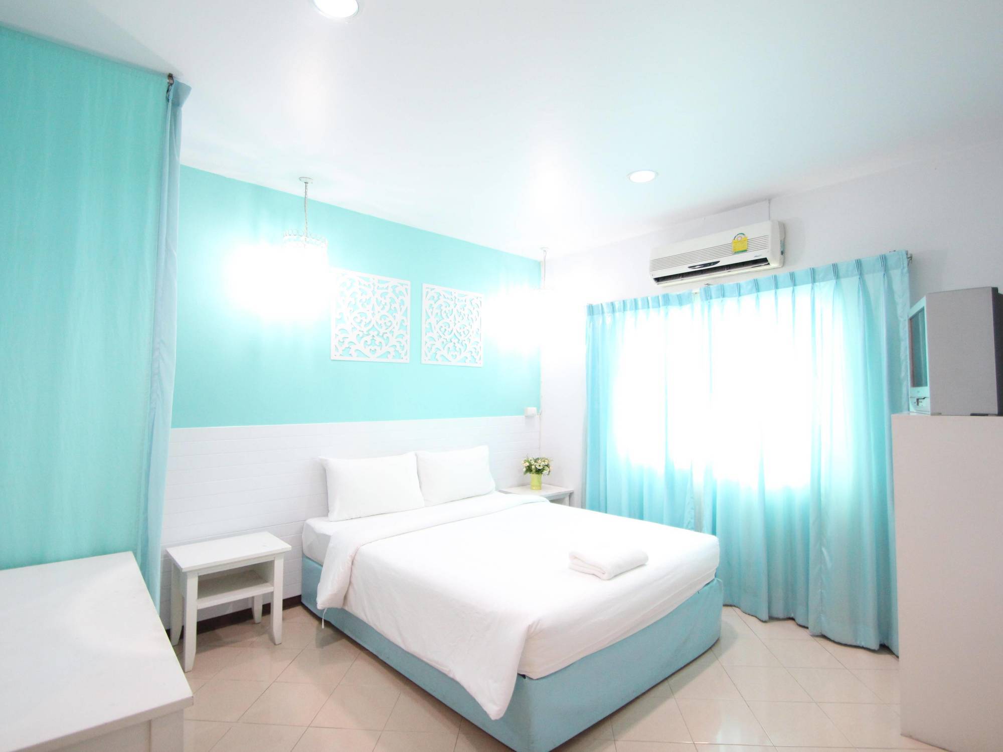 Preme Hostel Bangkok Exterior photo